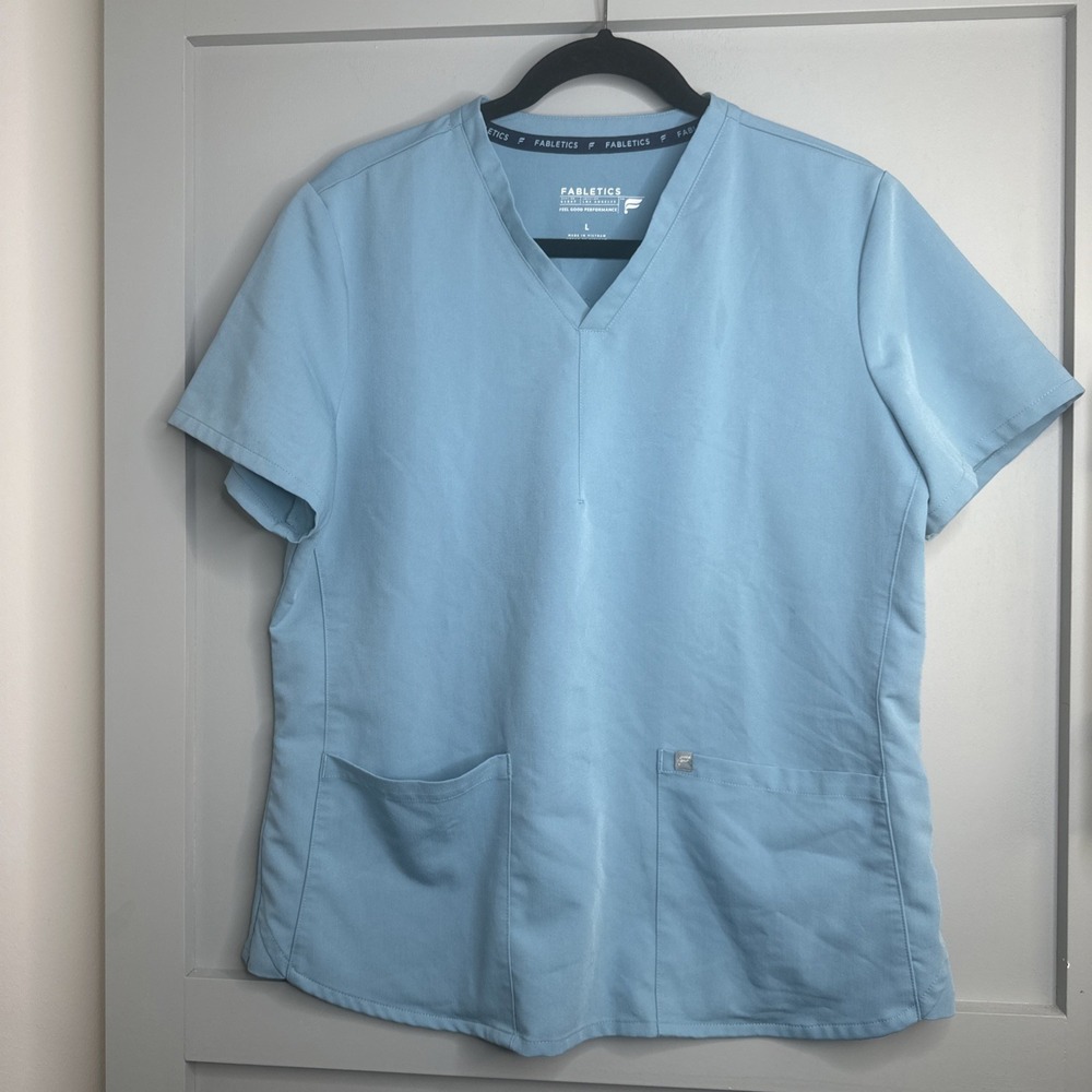 Fabletics Women's Method 2-Pocket Scrub‎ Top Durable Water Repellent Size Large